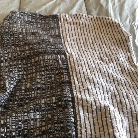 Sweater - Picture 4 of 4